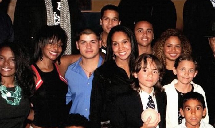 Brittany Shauntee Jackson and husband Robert Sanchez with children
